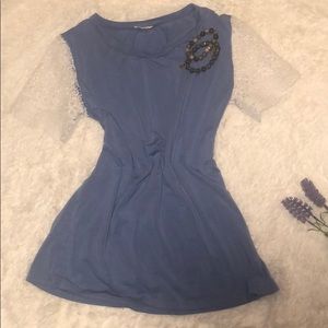 Boutique Luna blue shirt with lace sleeves